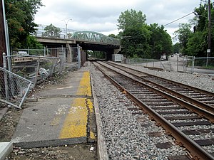 Mantan berang-Berang Sungai peron stasiun, juli 2015.JPG