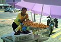 Español: Vendedor de frutas en la Av 5 de Julio de Maracaibo. English: Fruits Salesman in Maracaibo