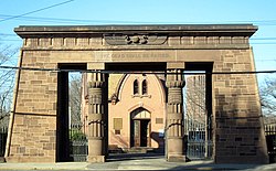 Grove Street Cemetery entrance.jpg