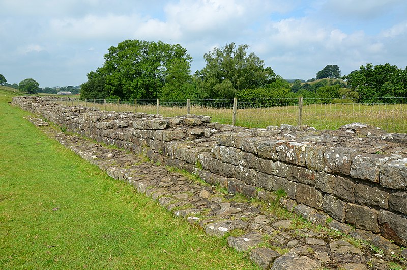 File:Hadrian's Wall (43712926834).jpg