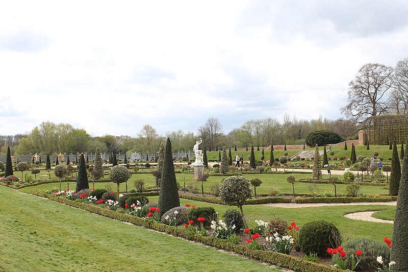 File:Hampton Court Privy Garden 2022.jpg