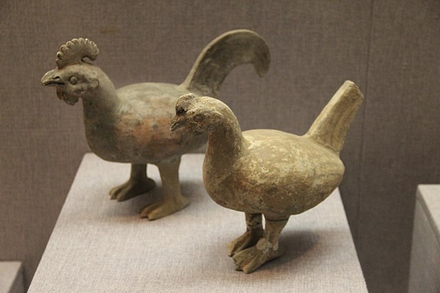 640px-Han_Pottery_Chickens,_Luoyang.jpg (640×427)