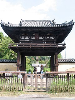 <i>Rōmon</i> Type of gate in a Shinto shrine