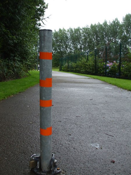 File:High visibility markings^ - geograph.org.uk - 1432880.jpg