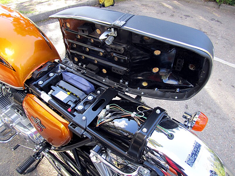 File:Honda CB750 Four K1 1971 Seat.jpg