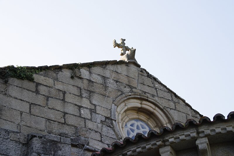 File:Iglesia de San Salvador, detalle cruz.jpg