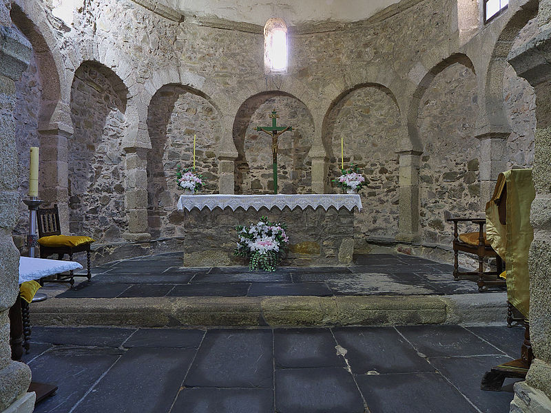 File:Iglesia de Santo Tomás de las Ollas (Ponferrada). Ábside.jpg