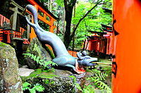 Fox fountain in Fushimi Inari-taisha shrine