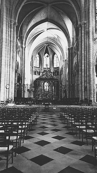 File:Intérieur de la cathédrale de Sens.jpg