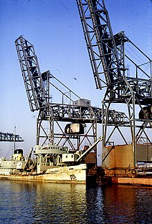 Descarregadores de minério de ferro, Birkenhead 1964.jpg