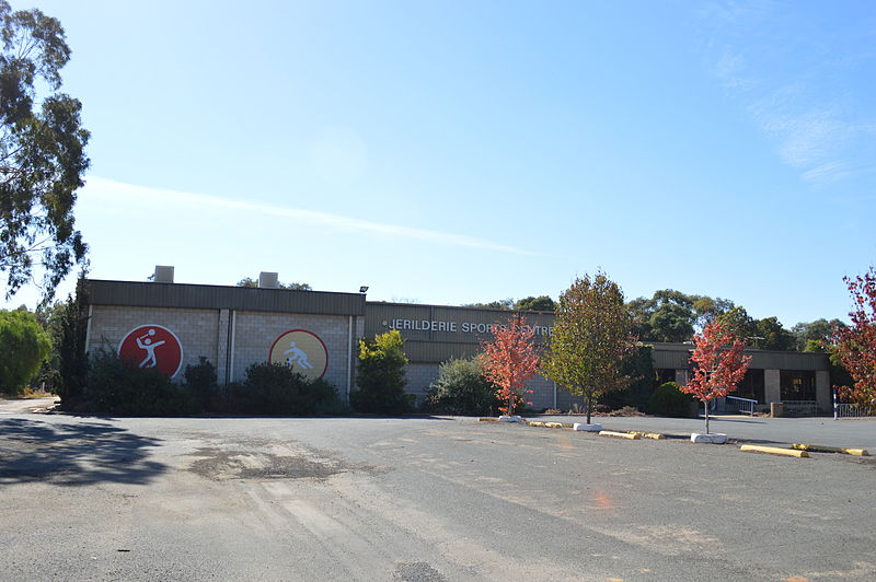 File:Jerilderie Sports Centre.JPG