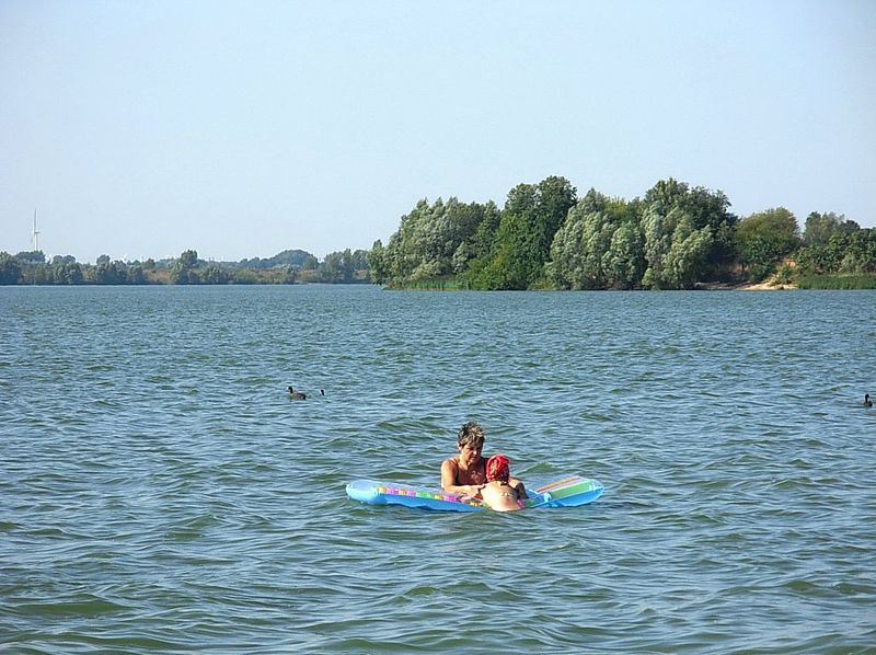 Plik:Jezioro Pakoskie 2.jpg