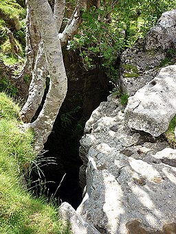 Jingling Pot, Kingsdale - geograph.org.uk - 2453161