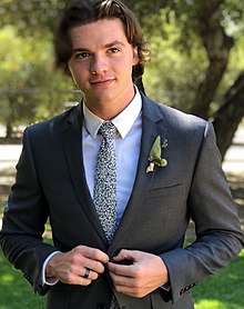 Joel Courtney, foto del matrimonio, 18 agosto2018.jpg