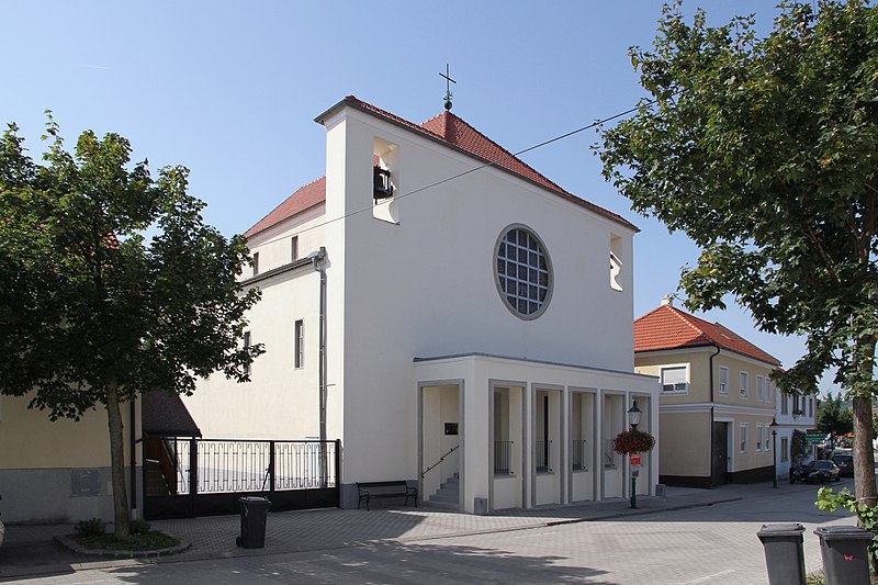 File:Jois - Neue Kirche.JPG