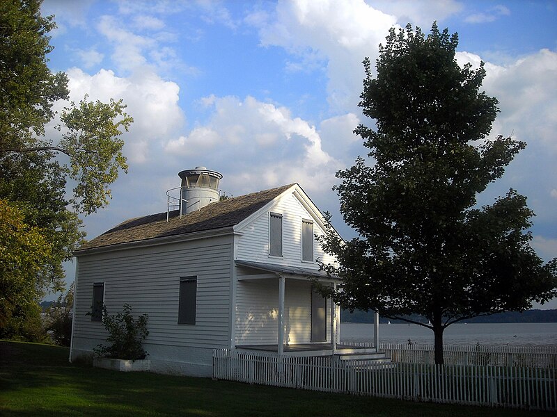 File:Jones Point Light - Alexandria, Virginia.jpg