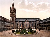 Schlosshof mit Blick auf die Westseite (Schlosskirche)