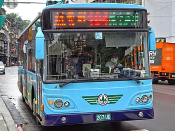 Keelung City Bus 207-U6 head on Zhongzheng Road 20220326.jpg