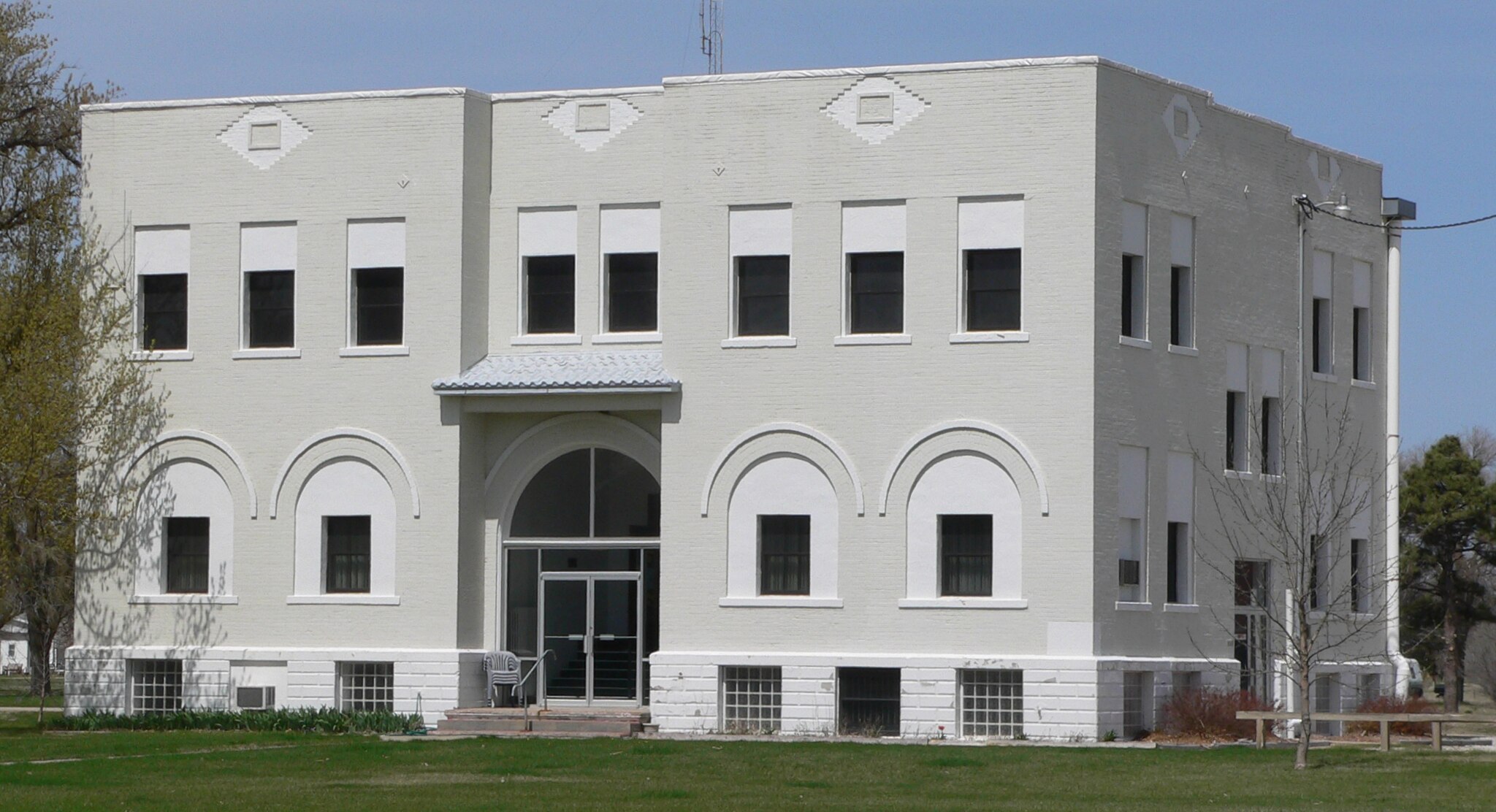 Keya Paha County courthouse from SE 1