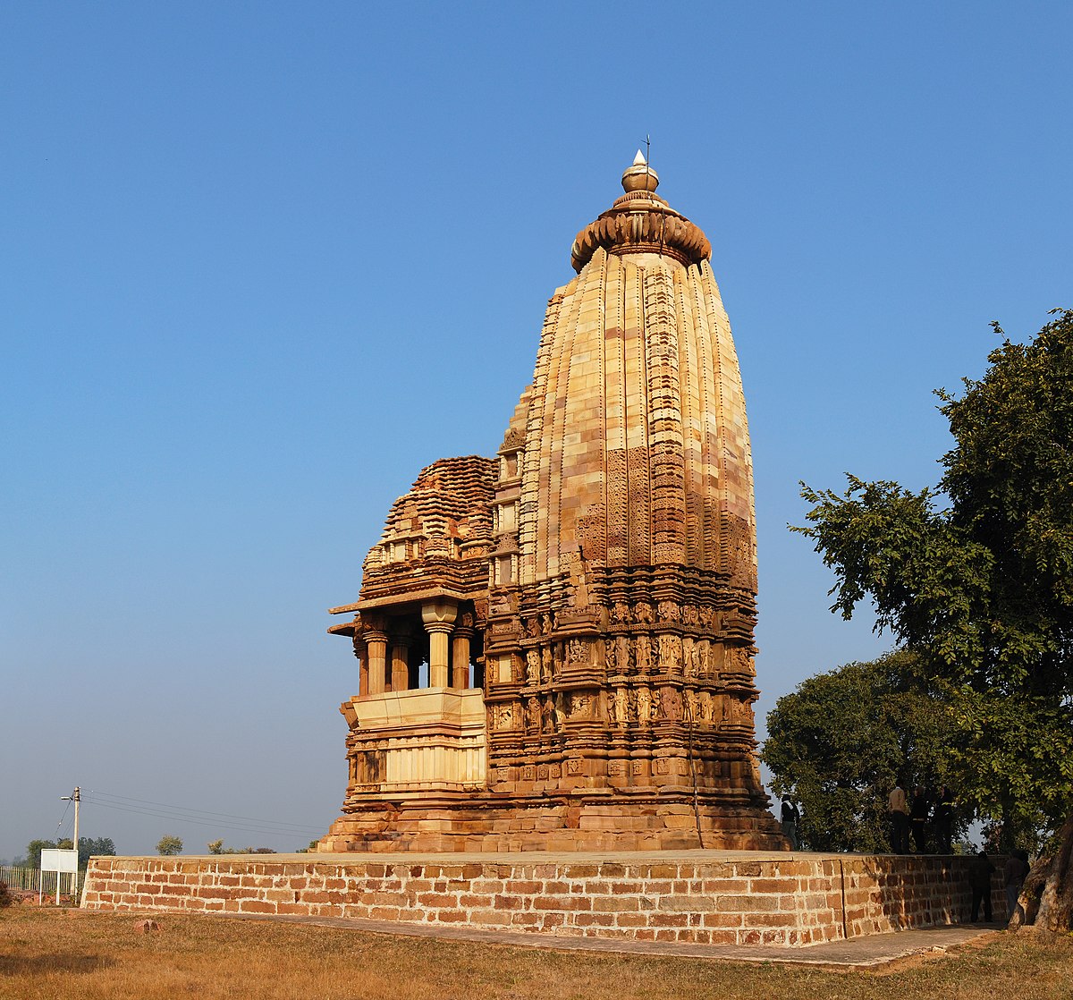 Khajuraho Chaturbhuja Temple.jpg