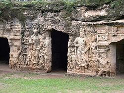 Cuevas budistas de Khambhalida Gujarat.jpg