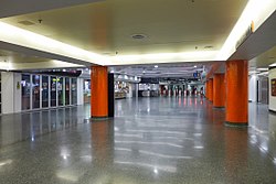 Station concourse Kings Cross railway station Sydney Concourse 2017.jpg