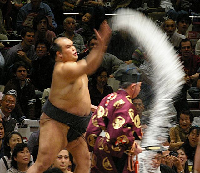 Kitazakura's salt throw