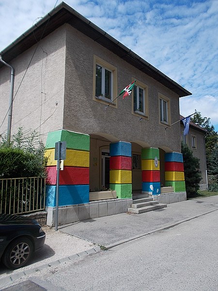 File:Kodály Zoltán Kindergarten, 2017 Tatabánya.jpg