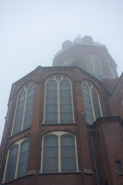 File:Koepelkerk Hoorn in de mist 03.jpg