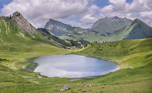 "Lac_de_Roy_10.jpg" by User:Tournasol7