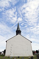 Fil:Lau kyrka från väst.jpg