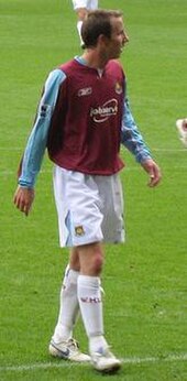 Bowyer playing for West Ham United in 2006