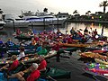 Weihnachtlich illuminierte Kajaks beim Lighted Kayak Paddle in Punta Gorda (Florida).