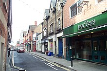 Little Clarendon Street looking west. Porters restaurant was replaced by a chain-restaurant Carluccio's, which has since closed. Little Clarendon Street Oxford looking west 20060314.jpg