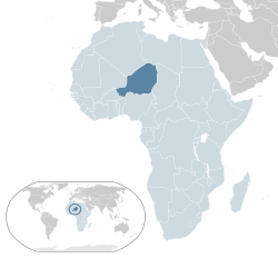 Nigerin sijainti Afrikassa (merkitty vaaleansinisellä ja tummanharmaalla) ja Afrikan unionissa (merkitty vaaleansinisellä).