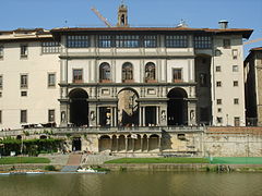 Serliana de la Galleria degli Uffizi, Florencia, de Vignola (1560-1574).