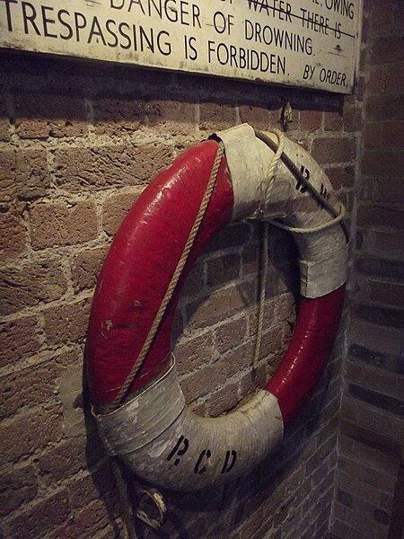 File:London Canal Museum - life ring.jpg