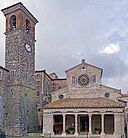 Lugnano in Teverina, collegiata di Santa Maria Assunta - Facciata e campanile.jpg