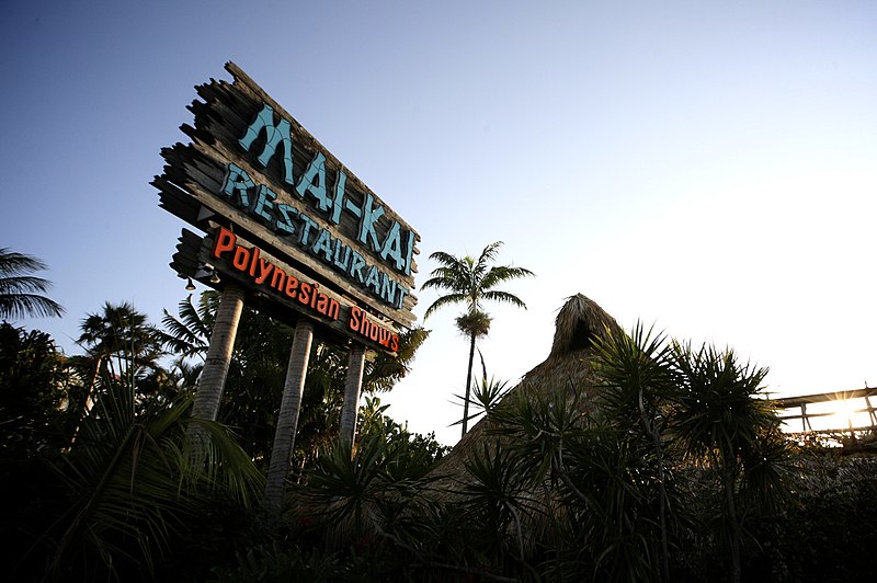 File:MAI-KAI - sign, Federal Highway, Fort Lauderdale, Florida.jpg