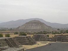 במהלך המאה ה-1 לספירה החל השלב הראשון בהקמת פירמידת השמש בטאוטיווקאן