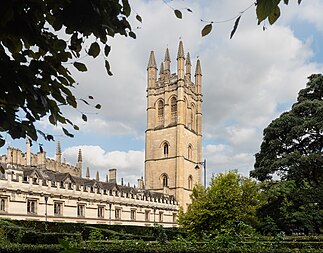 English: Magdalen College, University of Oxford, seen from opposite High Street.