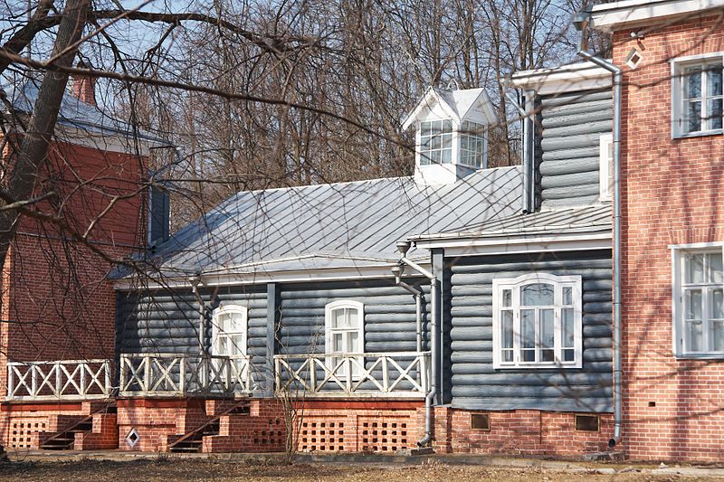 File:Main house in Muranovo (detail).jpg