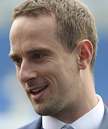 Mark Sampson, England Ladies v Montenegro 5 4 2014 1058 (cropped) .jpg