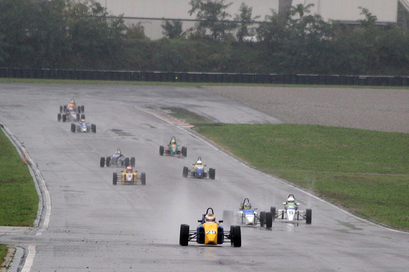 File:Massimiliano Clerici Stilo Corse Franciacorta rain.JPG