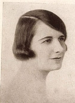 Portréja a Magyar színművészeti lexikonban (1930)