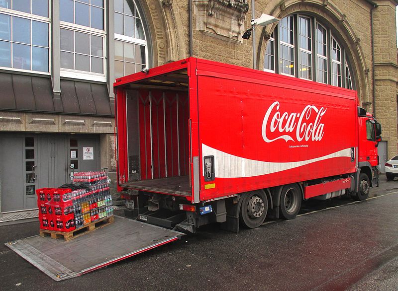 File:Mercedes-Benz Coca Cola truck, 9-10-2015.jpg