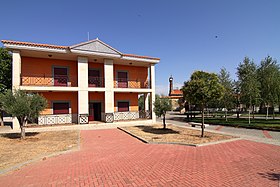 Miranda de Azán, Ayuntamiento e Iglesia.jpg