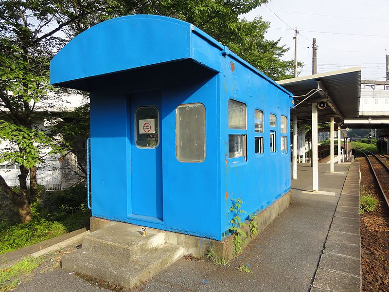 File:Misho-Station waiting-room.jpg