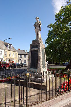 Monmouth War Memorial - geograph.org.uk - 1498118.jpg