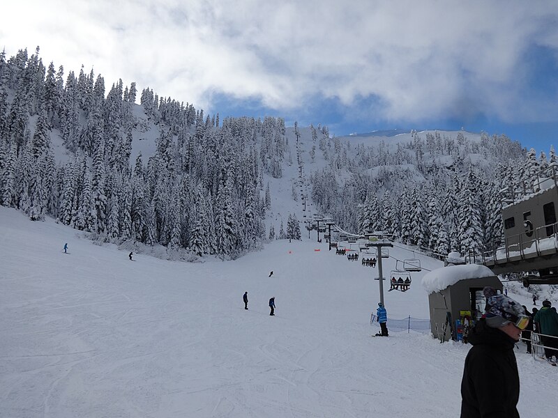 File:Mt Baker Ski Area Chair 5 and Gabl's run.jpg